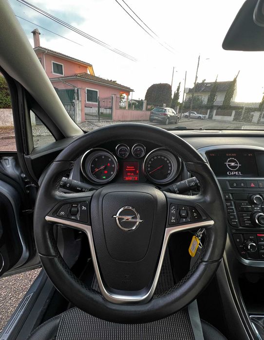 Opel Astra J - 1.7 CDTI . 125CV