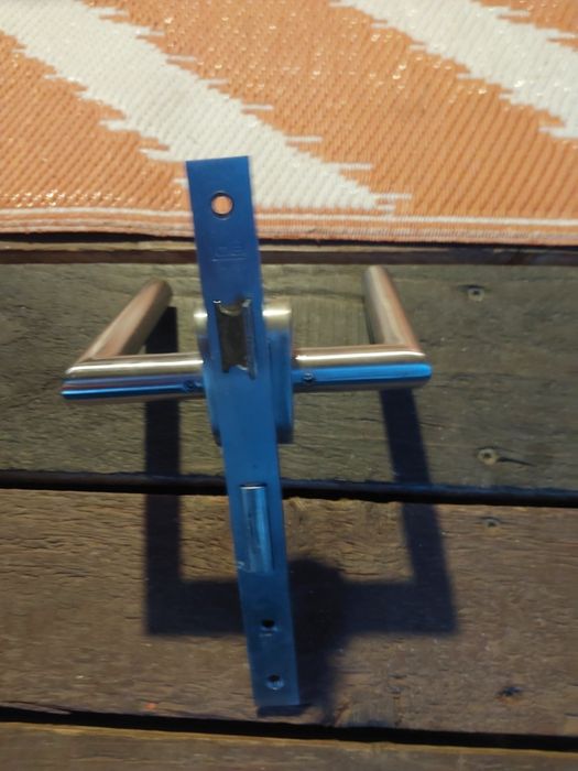 Kompletny zamek  do bram i furtek z klamką i wkładką