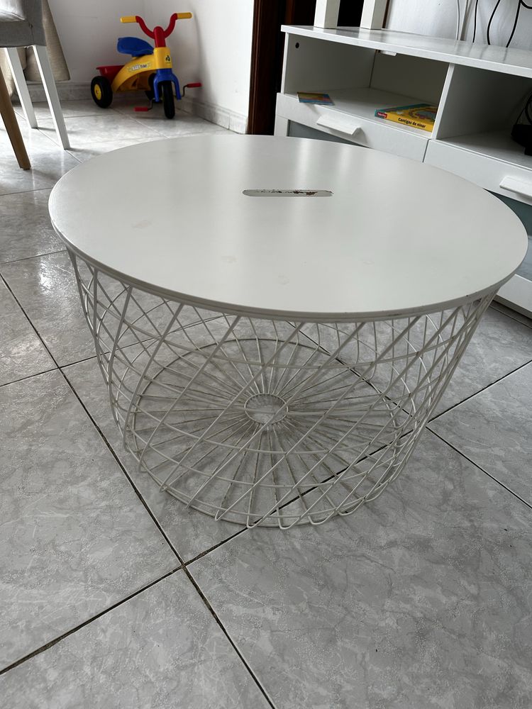 Mesa de centro com arrumacao IKEA