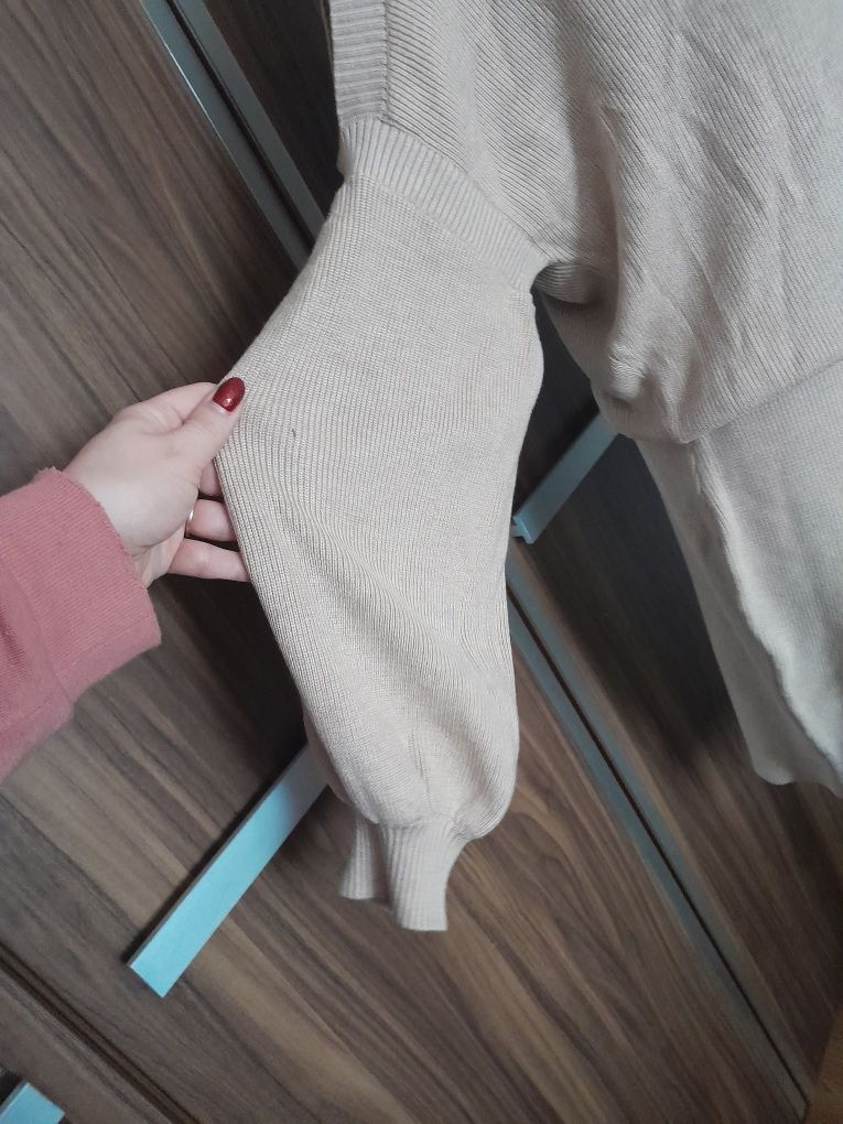Beżowa sukienka sweterkowa L xL 40 42 bufiaste rękawy rozcięte