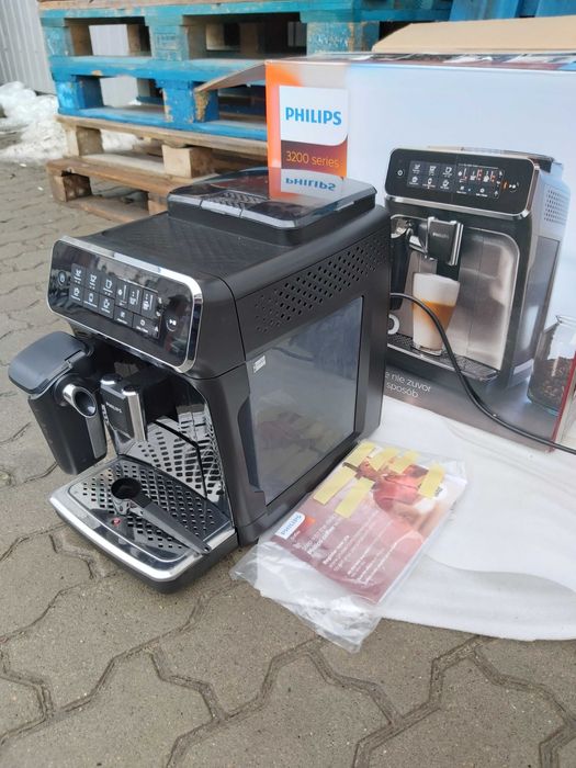 Кавомашина автоматична Philips EP3246 Series EP3241 молочник LatteGo
