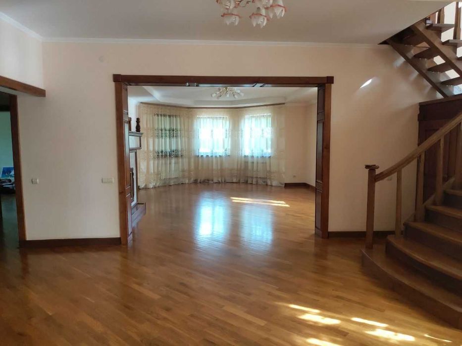 Продається сучасний двоповерховий будинок в селі Станишівка