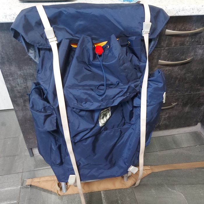 Duży plecak turystyczny / wyprawowy na aluminiowym stelażu.