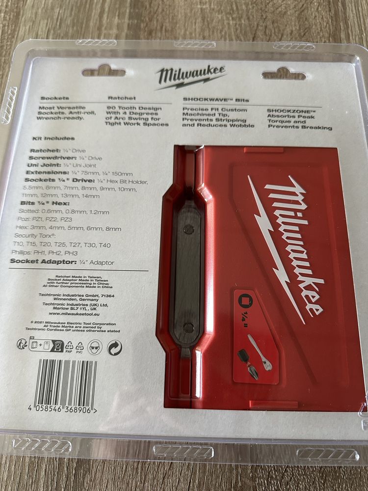 Набір біт та головок 1/4'' MILWAUKEE з храповиком, (38шт)