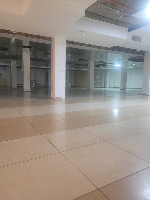 Склад з воротами і рампою 500 кв.м. Фасад.