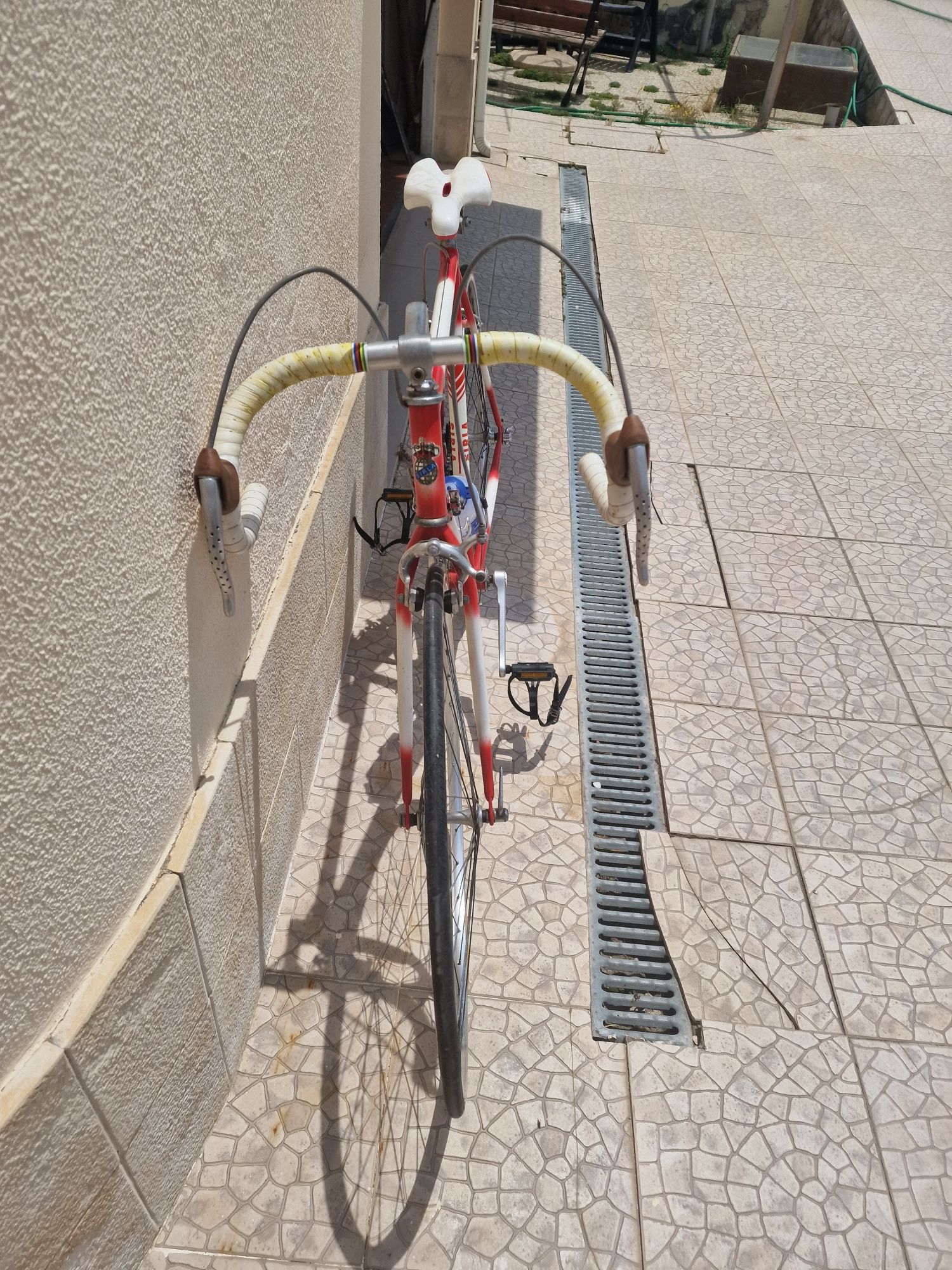 Bicicleta de estrada vintage em ótimo estado