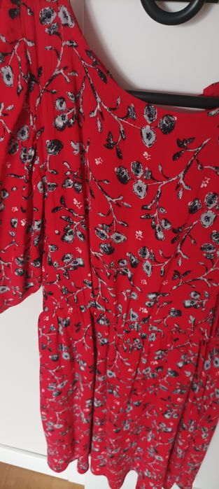 Sukienki czerwona 134 w kwiatki 140