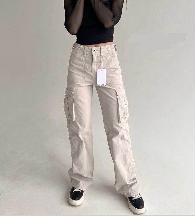 Штани-карго Bershka чорні з тіктоку