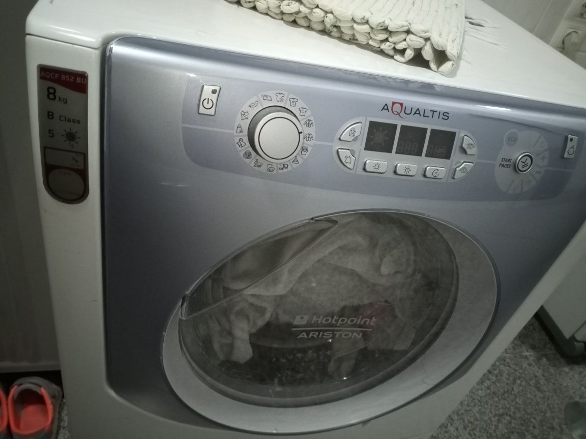 Máquina de secar roupa Ariston Hotpoint Aqualtis 8 kgs