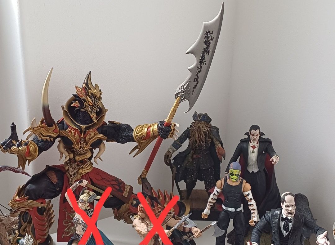 Lote de 14 action figures , vários universos