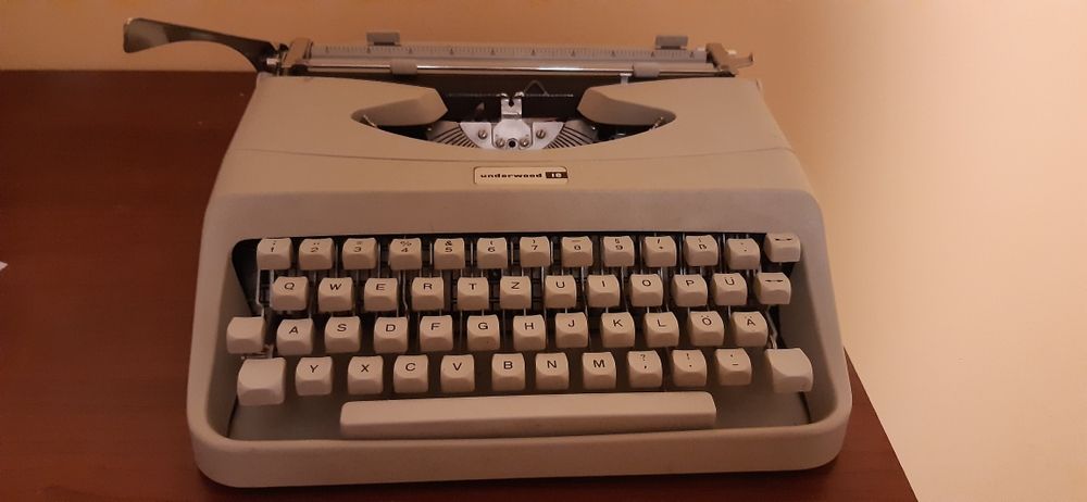 Maszyna do pisania Underwood czcionka niemiecka DE