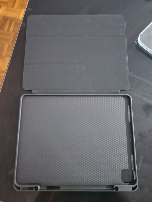 Capa preta p/ iPad Pro 12.9” –  nova