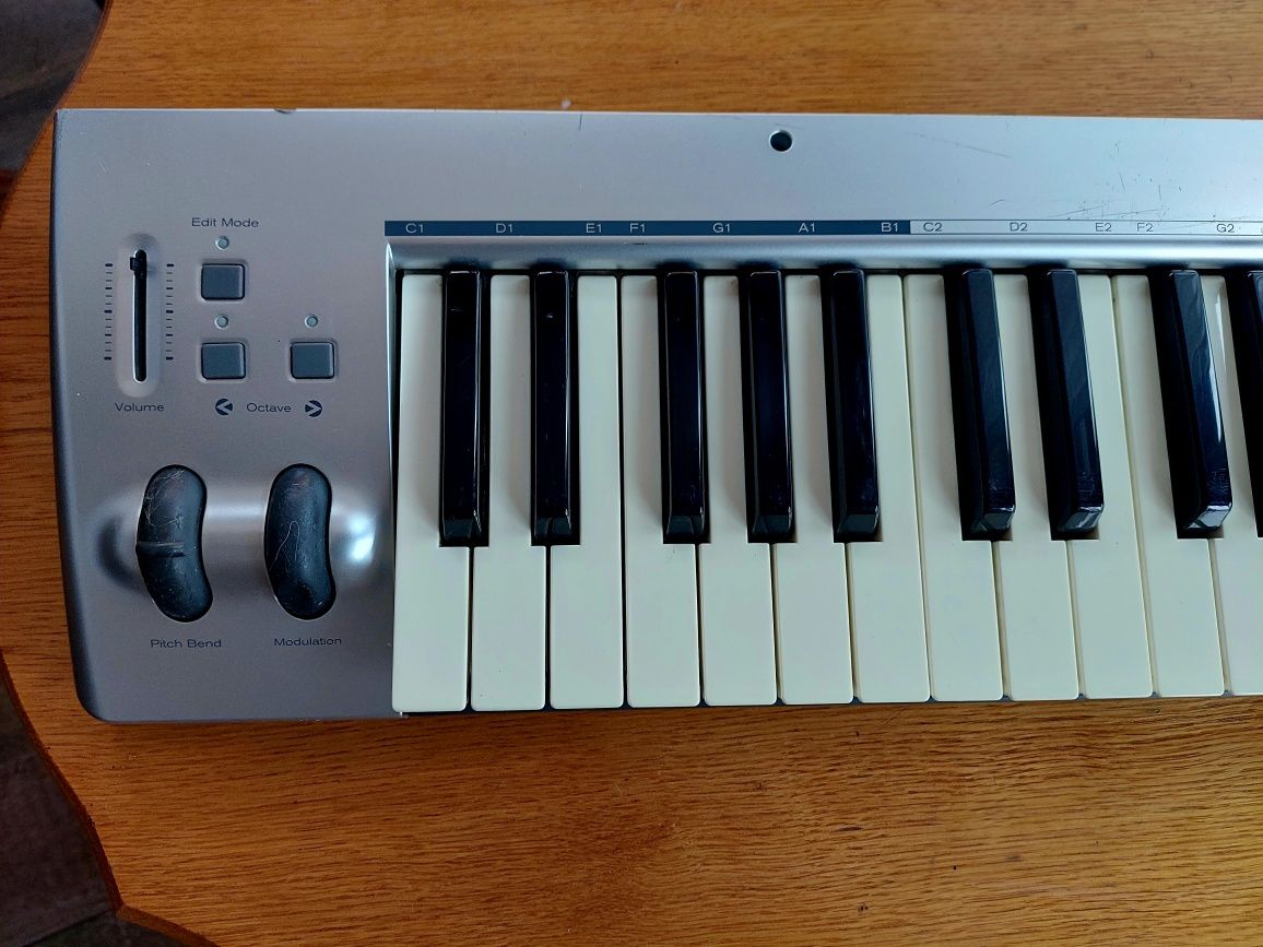 MIDI-клавіатура M-AUDIO KeyStudio 49es