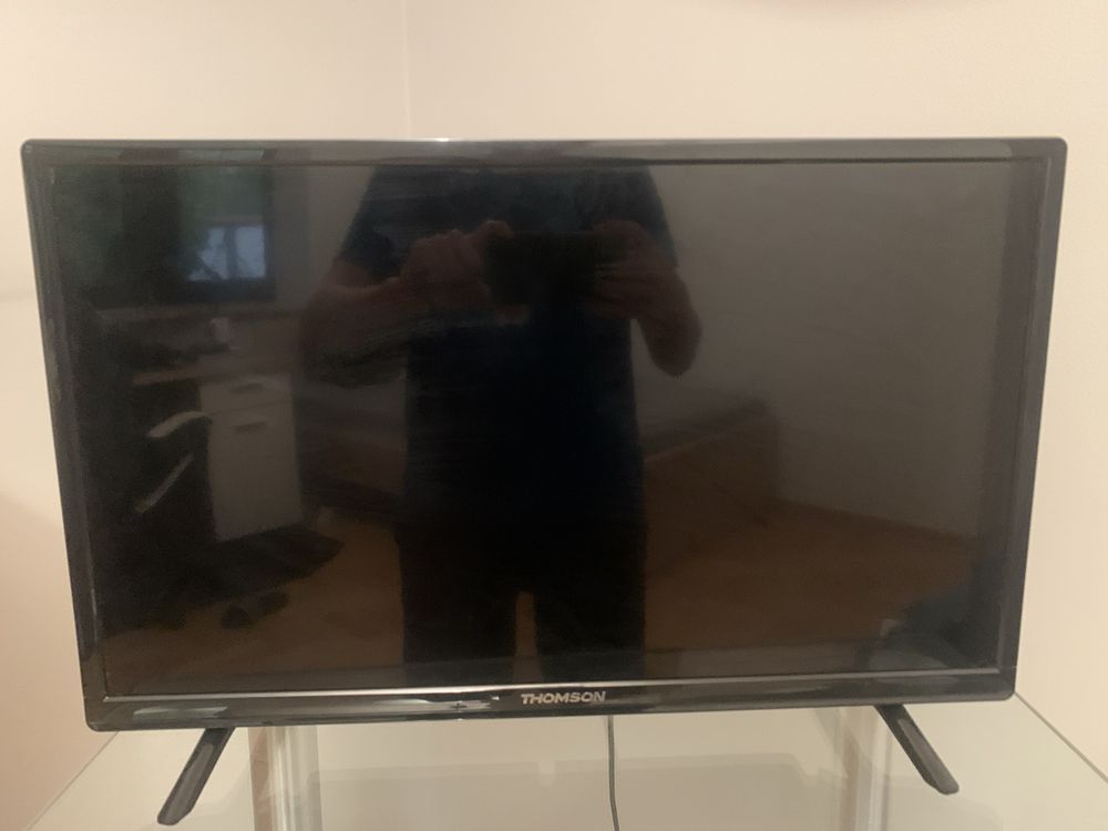 Telewizor Thomson wraz z pilotem