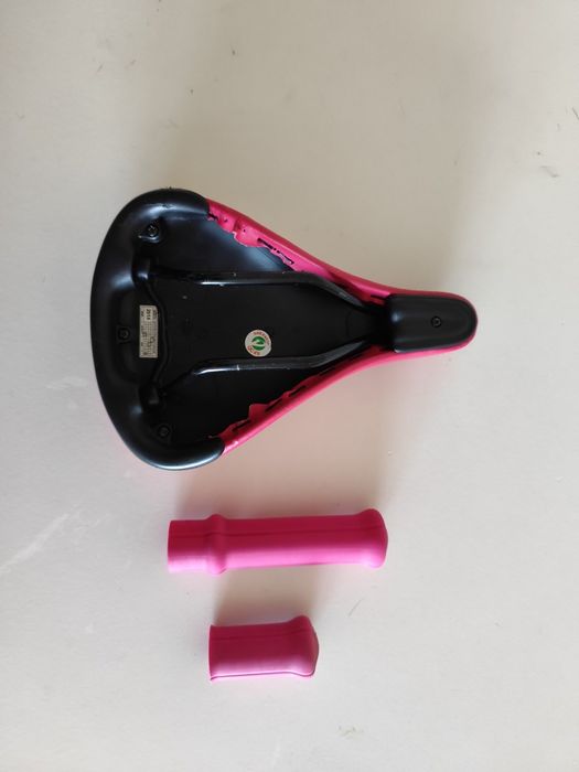 Selim e punhos Rosa para bicicleta de criança BTwin