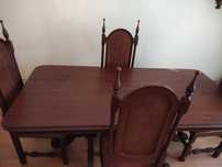 Mesa de Sala de Jantar pé de galo com 6 Cadeiras em pele