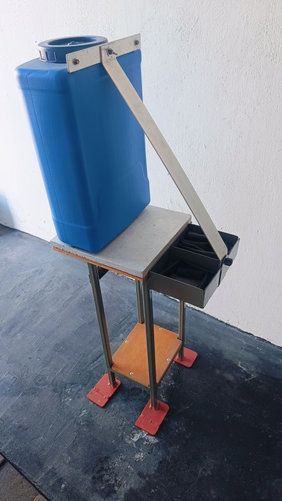 Umywalka plenerowa 20 L z kranem pojemnik na wodę