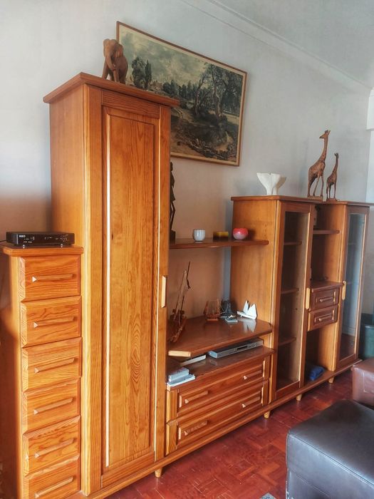 Estante de sala em madeira