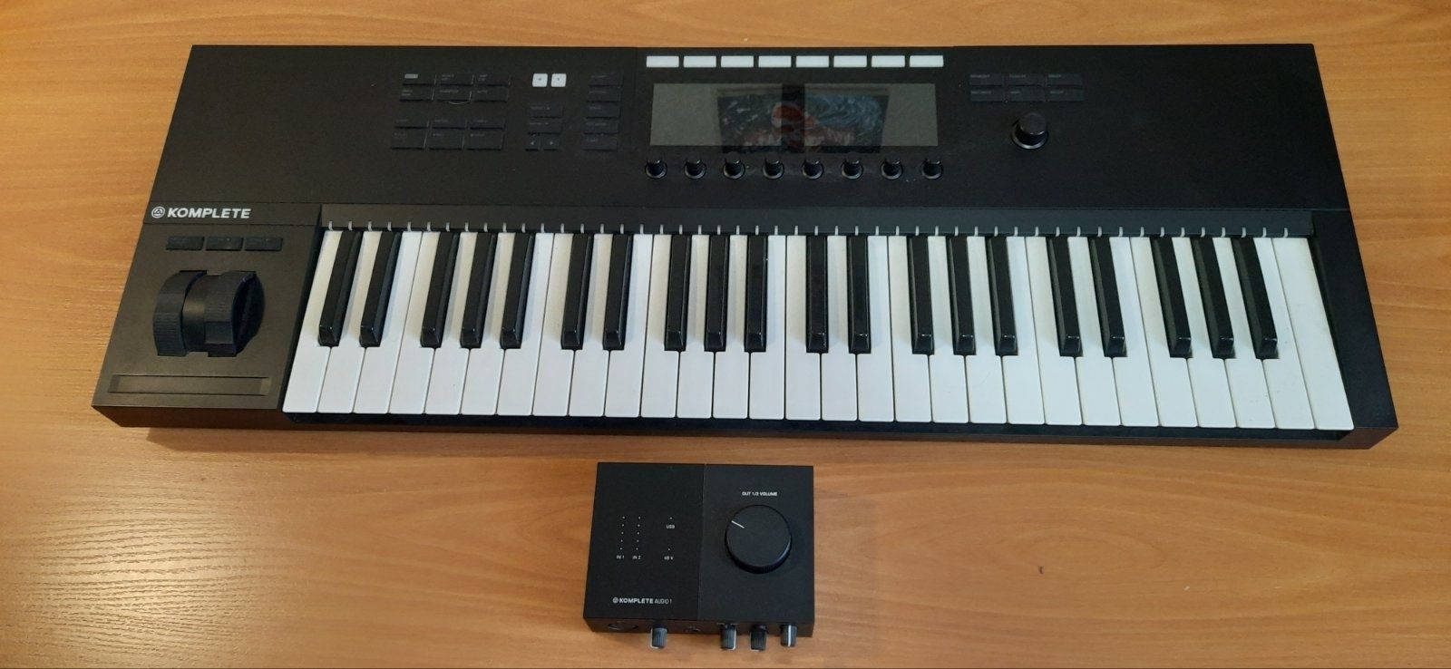 MIDI клавиатура Komplete Kontrol S 49