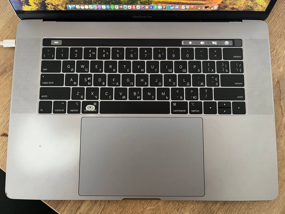 MacBook Pro 15" 2018 i7, 16 GB, 512 GB, Radeon Pro 560X