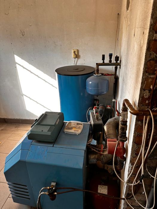 Piec na olej opałowy BUDERUS model G115 z osprzętem