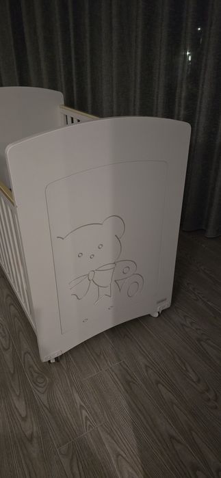 Berço em branco mate