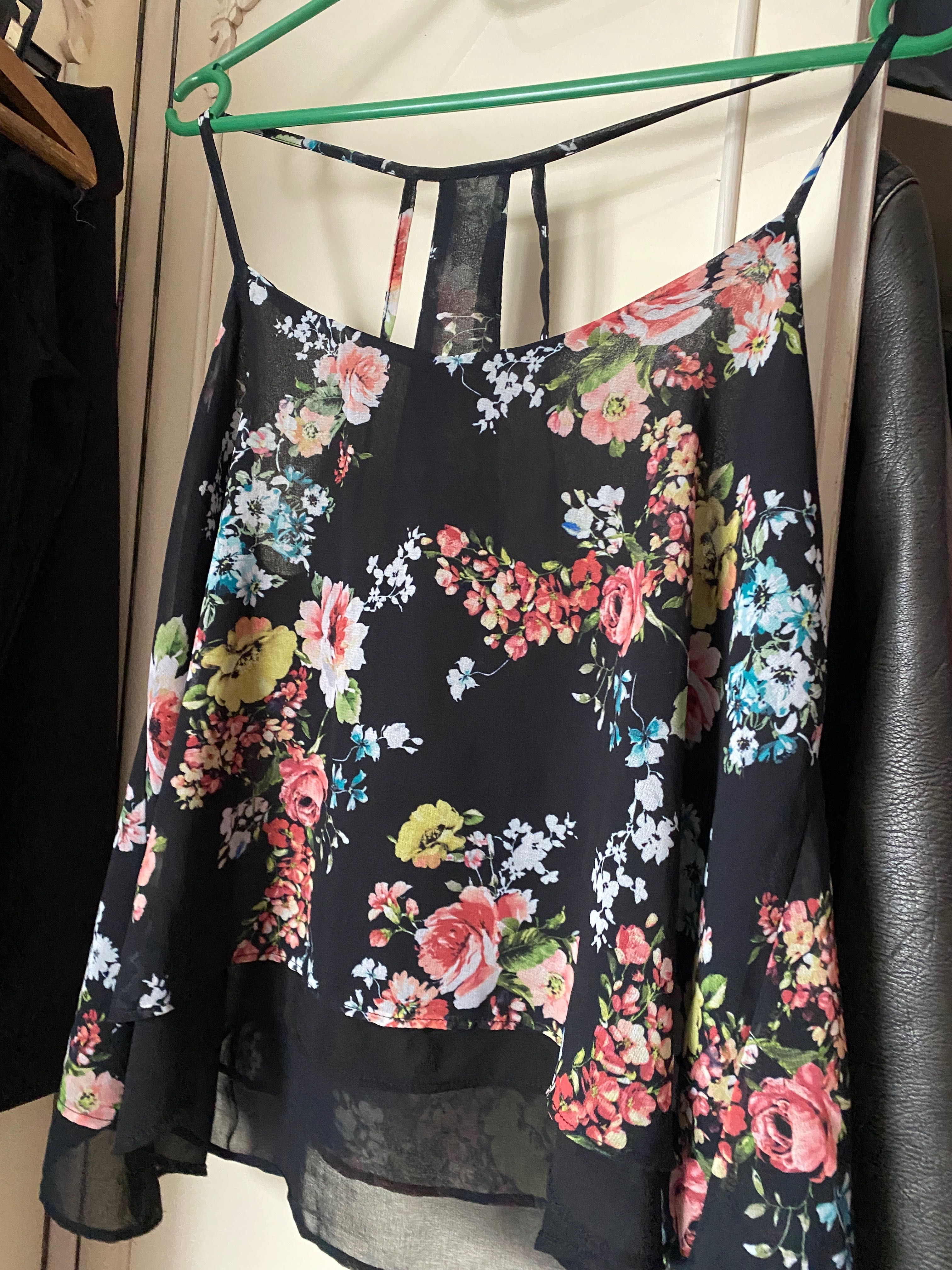 Bluzka top Bershka w kwiaty kwiatki zwiewna luźna kwiatowy wzór