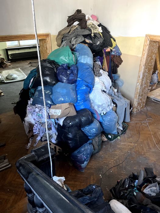 Ubrania, buty, firanki, futra i inne.