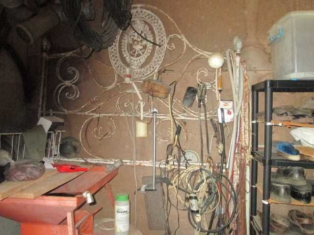Cama de  ferro  antiga  em  bom   estado