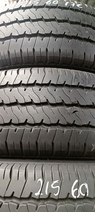 Pneus 215/60/17C
