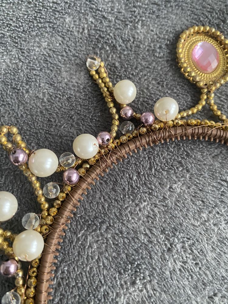 Korona handmade na opasce perły kryształki