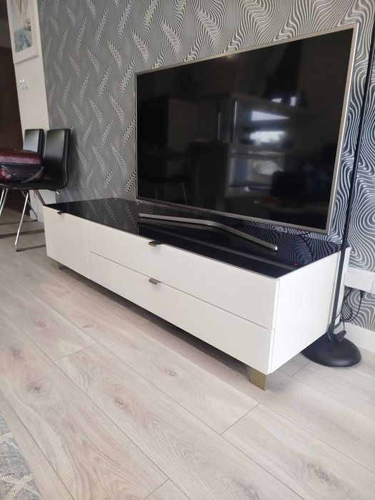 Biała szafka RTV Poole 165 cm / Stolik RTV/ BRW/ Biały połysk / Szkło