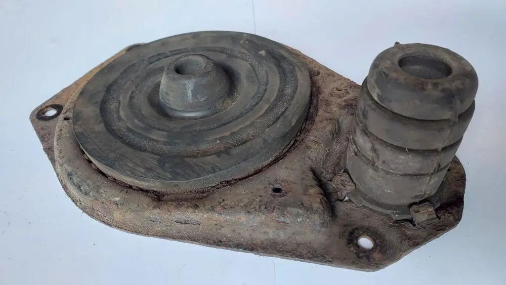 Опорна подушка задньої пружини Рено трафік