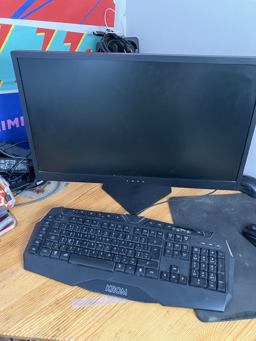 Torre + monitor + teclado gaming
