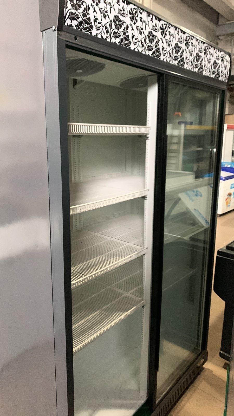 Витрина холодильник  Двухдверная ларь морозильная Шкаф