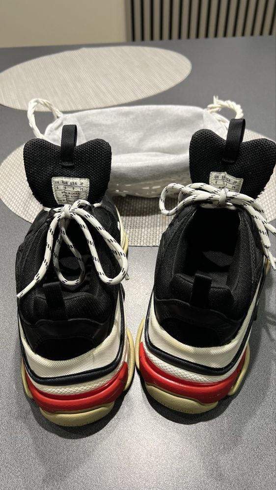 Sprzedam buty BALENCIAGA  Triple s