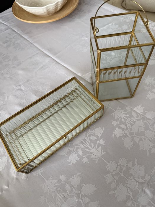 Szklana szkatułka i lampion