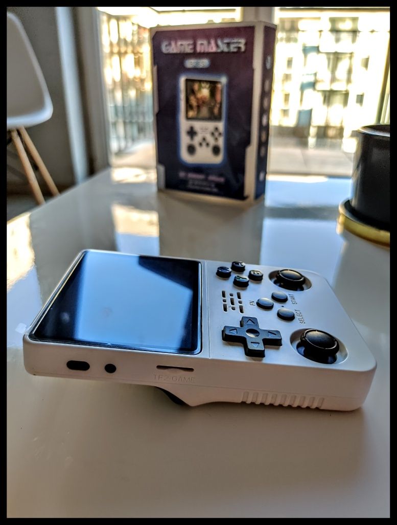 NOWA Retro Konsola 15.000 gier z 18 konsol w obudowie GameBoy'a