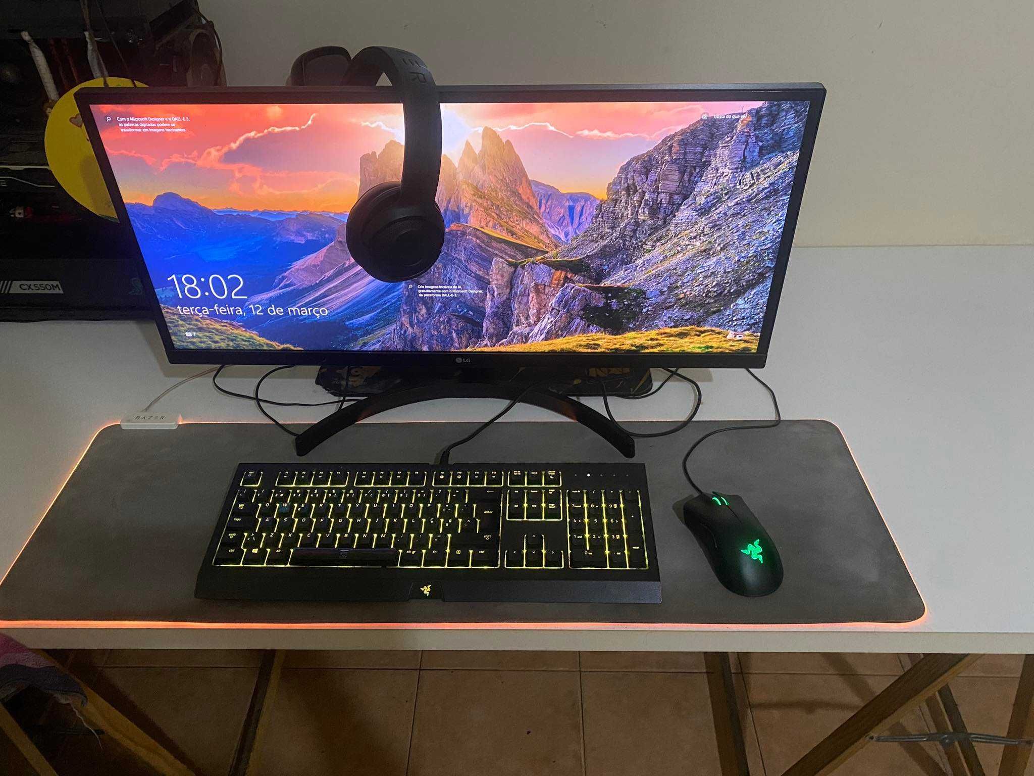 Monitor LG + Teclado Rato Tapete e Fones RAZER