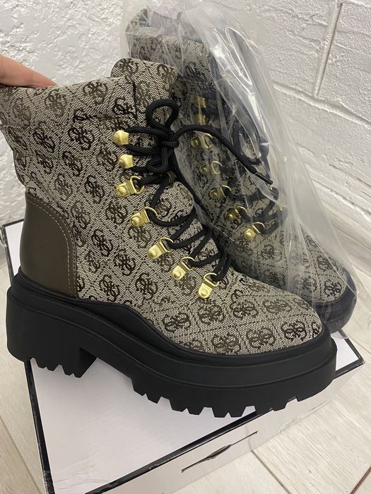 Розпродаж! Ботинки сапоги guess vaney демисезонные хакки  на платформе