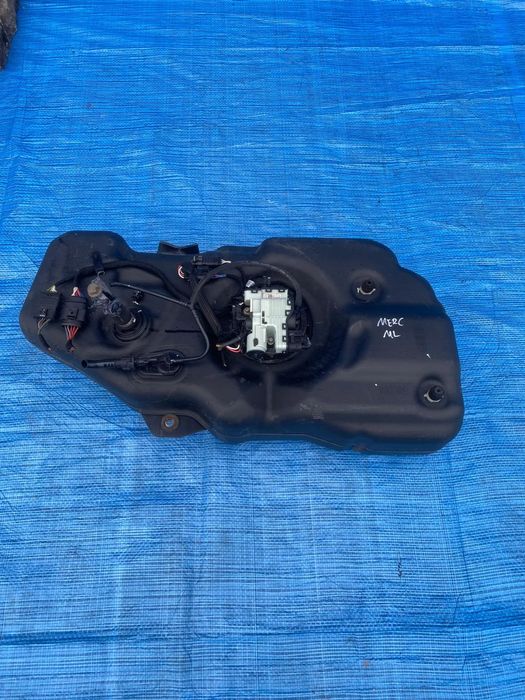 ZBIORNIK POMPA ADBLUE MERCEDES ML GL A166 W166 A1664703901