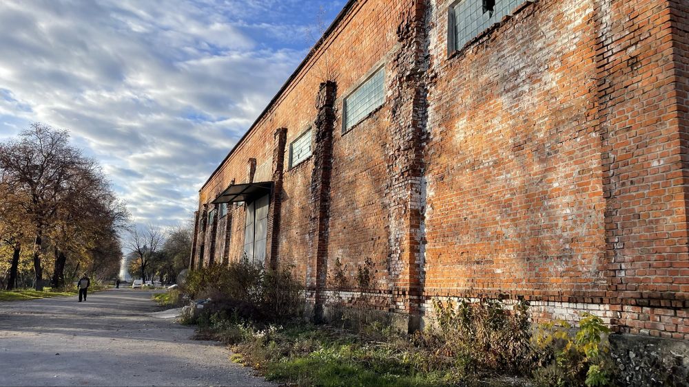 Продаж великого складського комплексу 8300 м.кв.