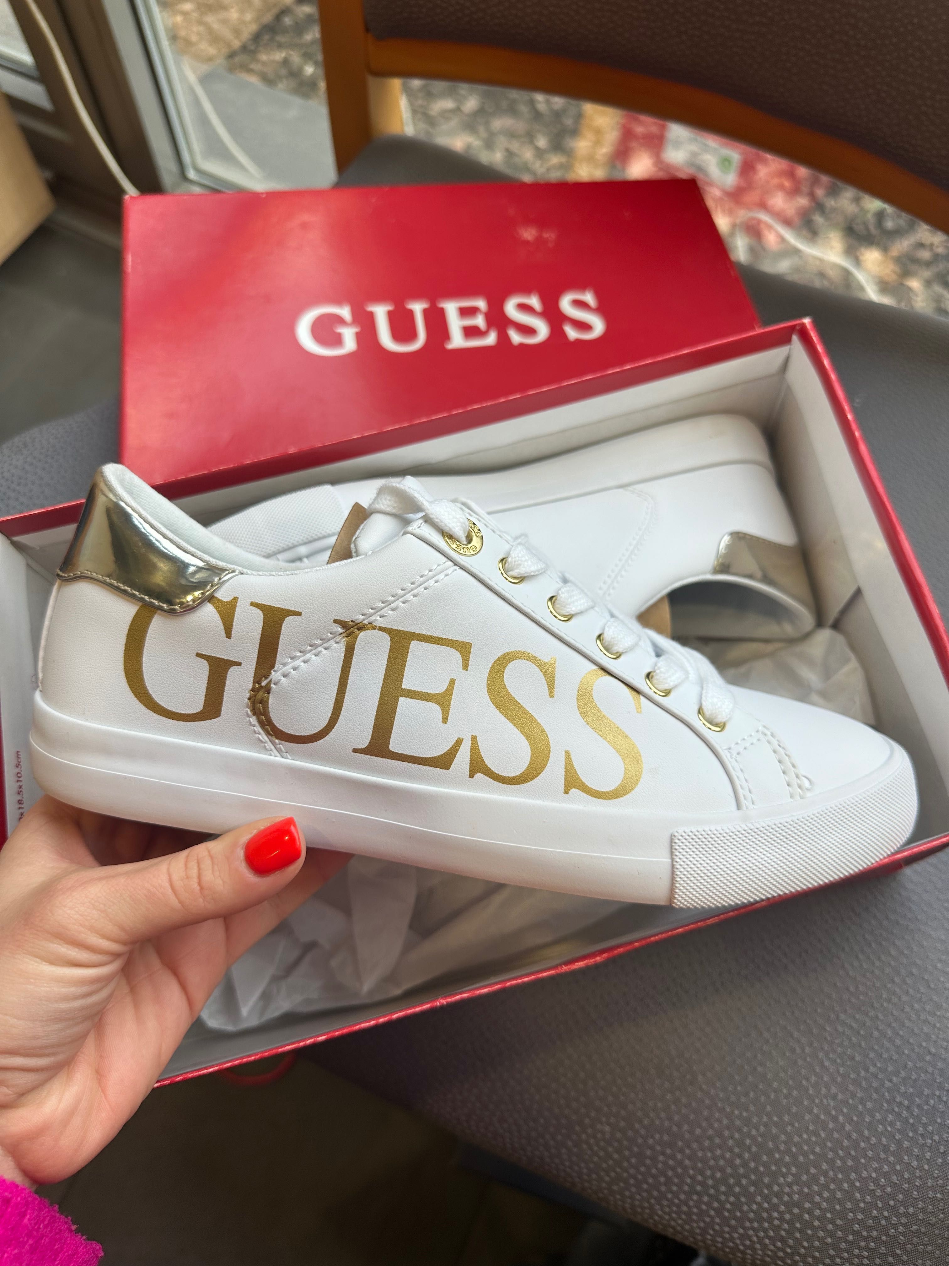 Жіночі кросівки/кеди guess