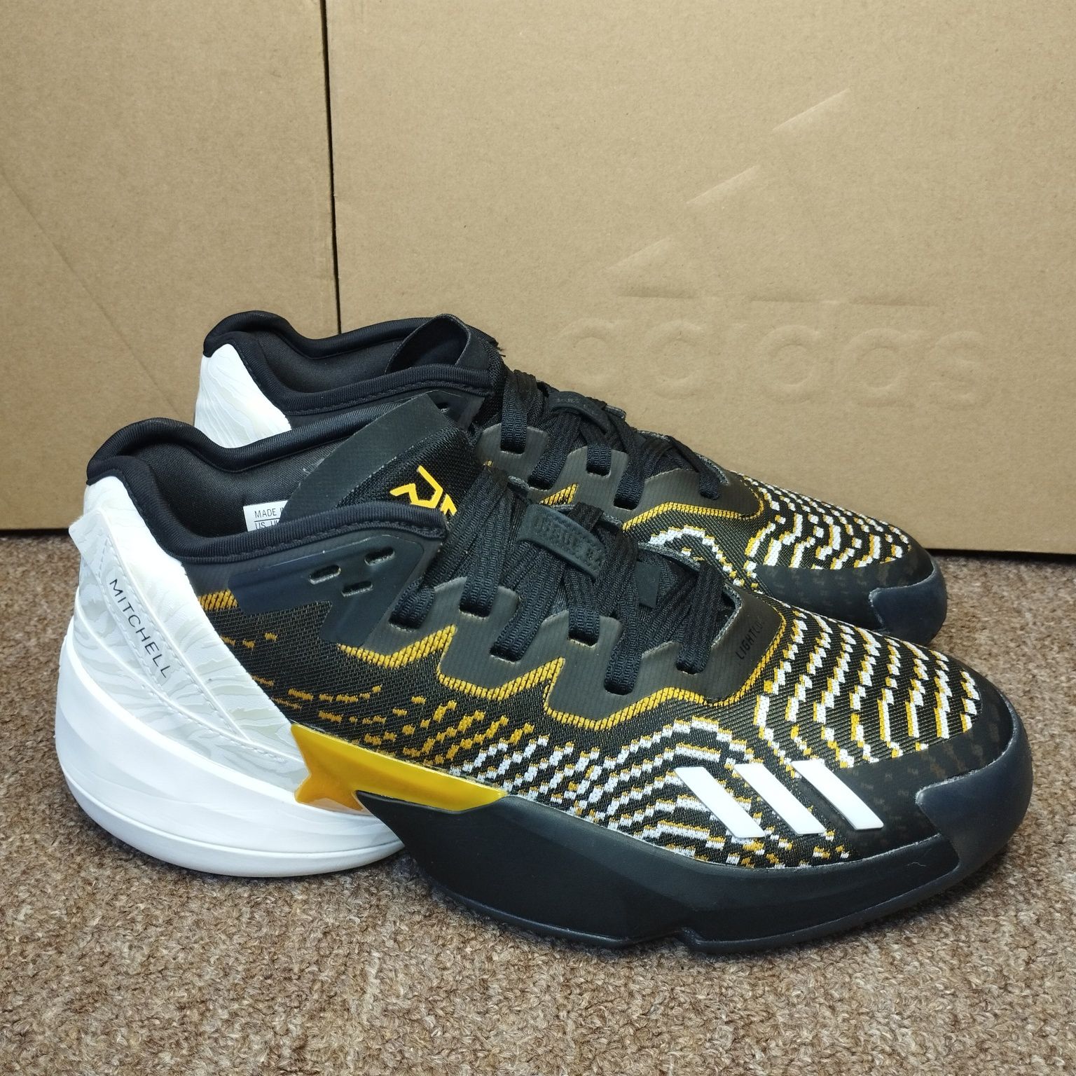 Баскетбольні кросівки Adidas DON Issue 4