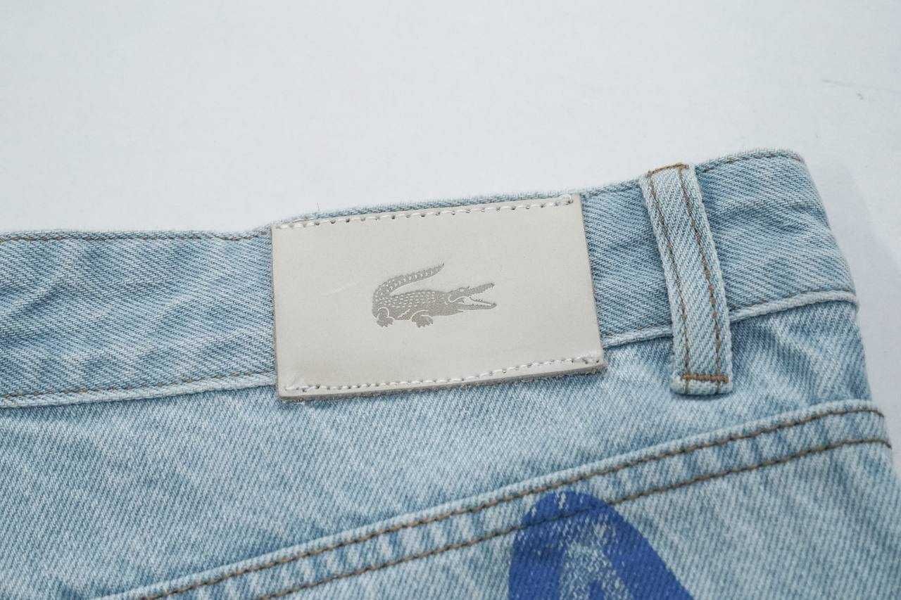 Джинсові шорти від бренду Lacoste