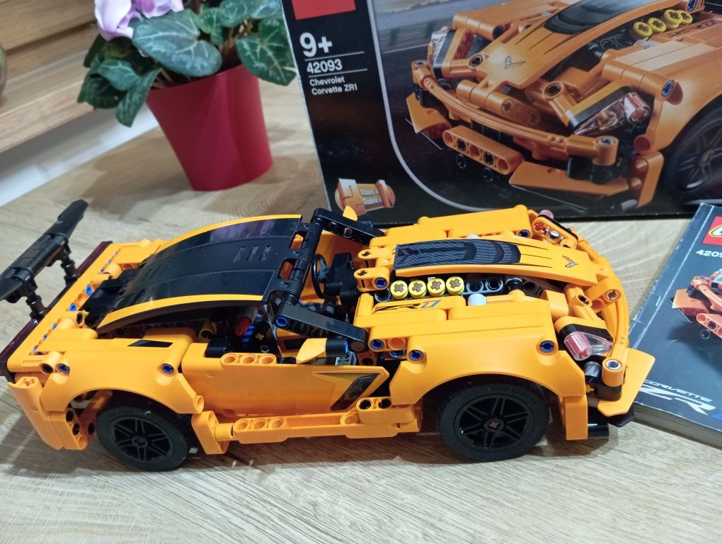 LEGO Technic 42093 Chevrolet Corvette ZR1