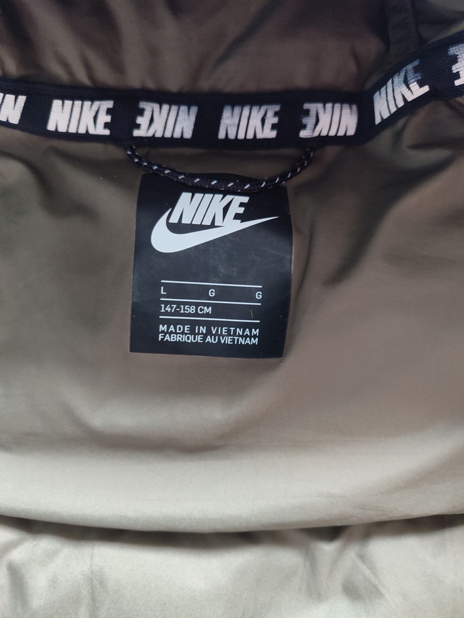 Куртка деми Nike оригинал размер L 147-158см