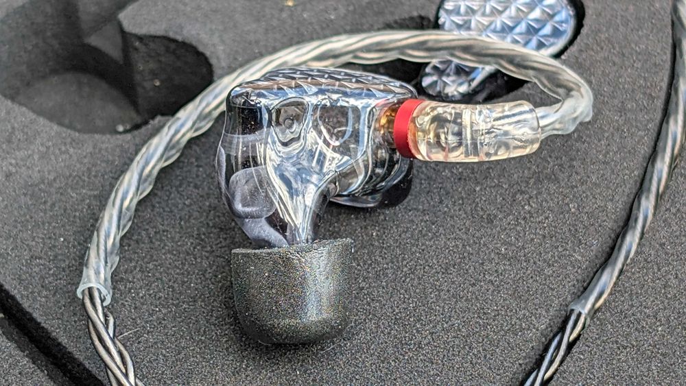 Słuchawki dokanałowe FiiO FA9 sześcioma przetwornikami Knowles