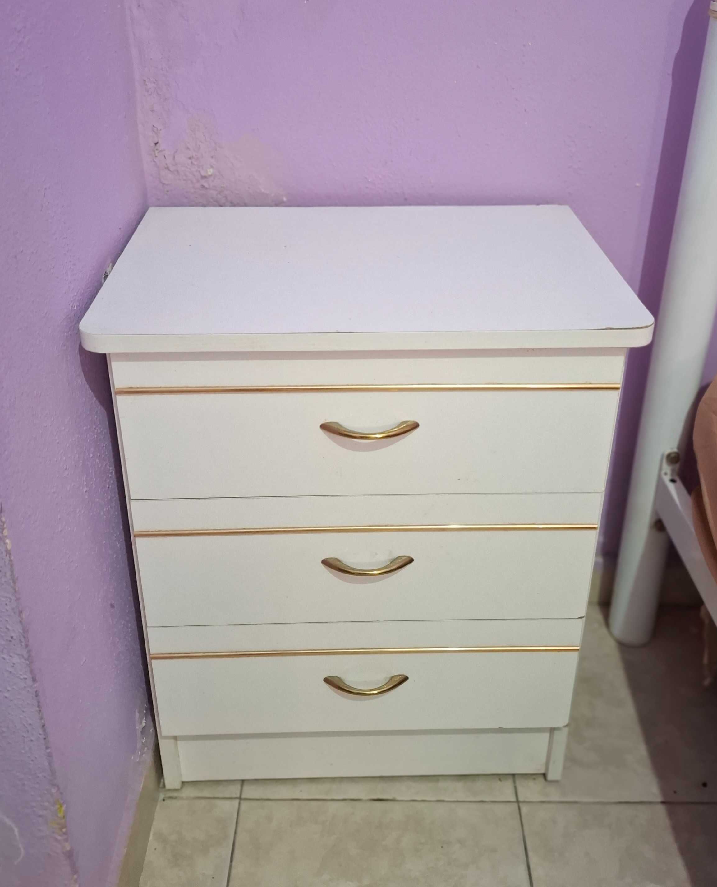 Mesinha de cabeceira