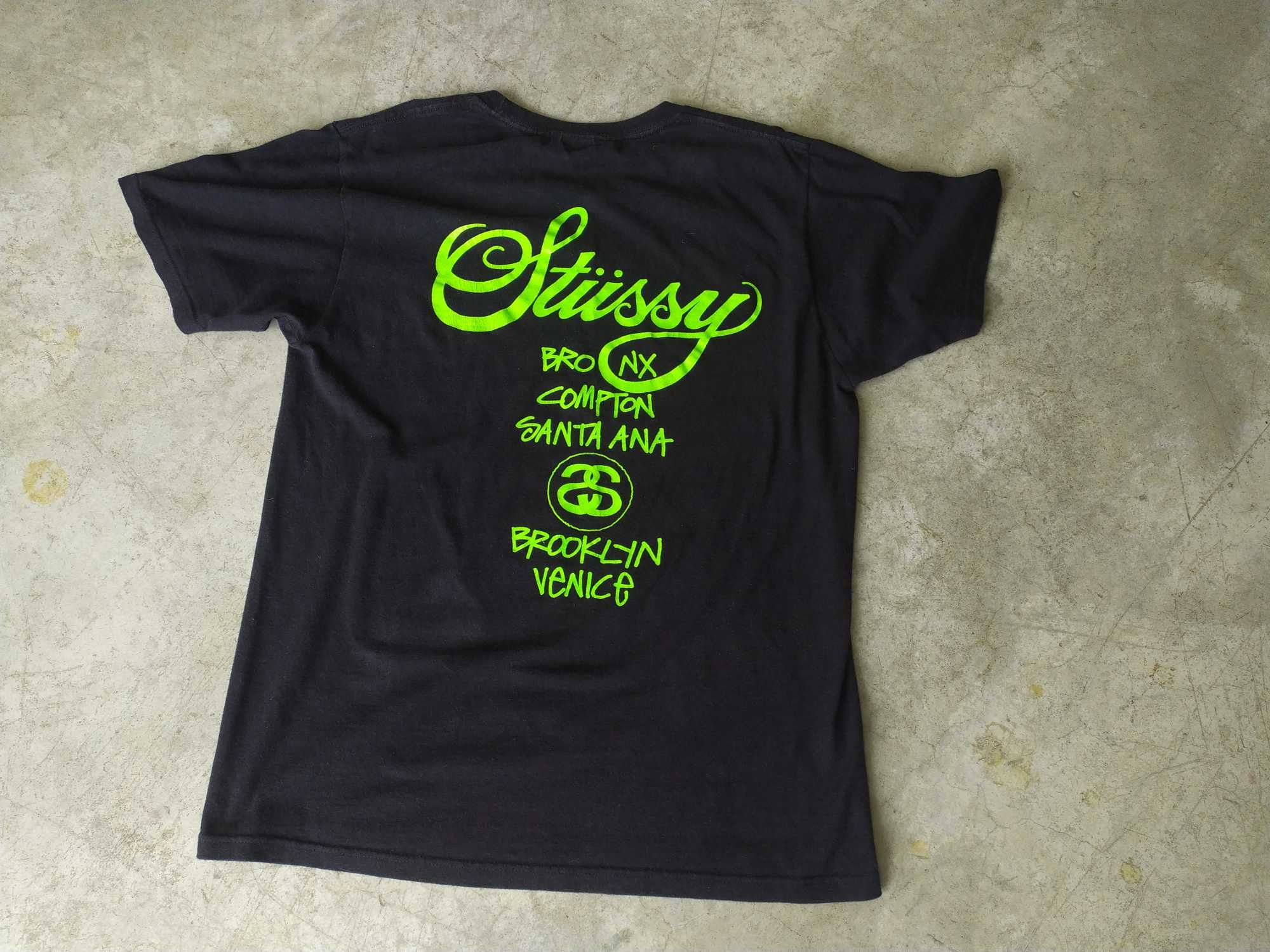 Футболка Stussy World Tour T-shirt розмір M-L